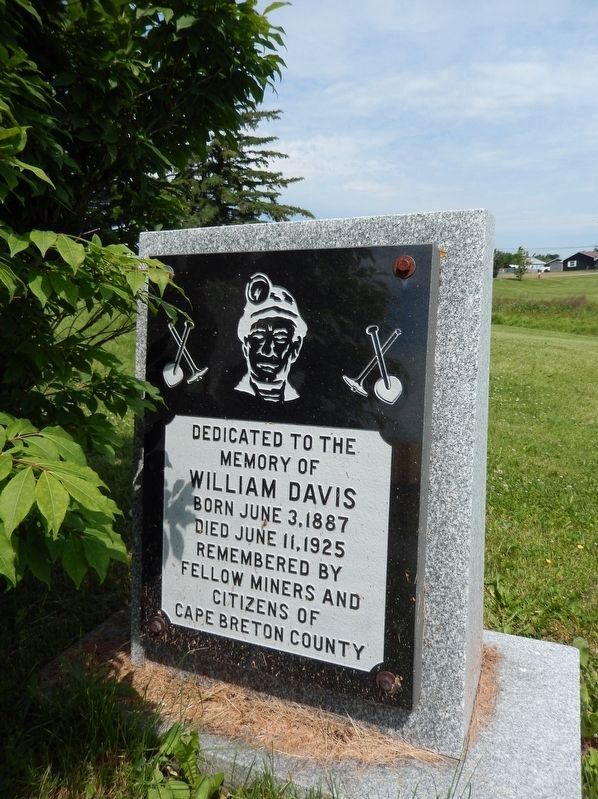 William Davis Monument image. Click for full size.