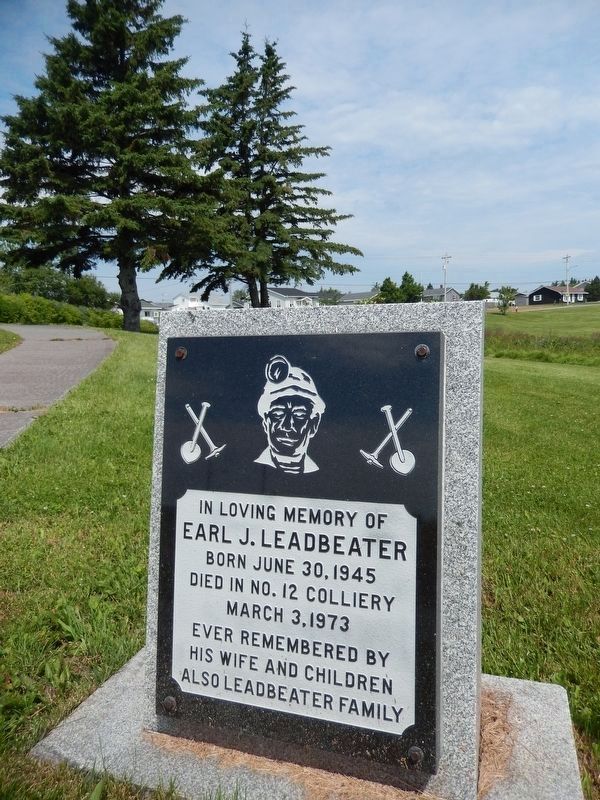 Earl J. Leadbeater Memorial image. Click for full size.