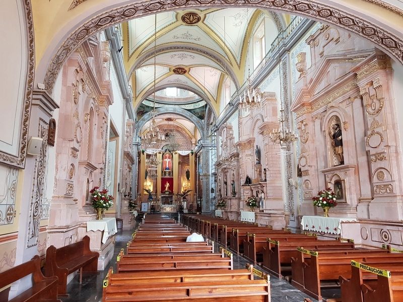 An interior view of the Parish Church of Santa Cruz de Juventino Rosas image. Click for full size.