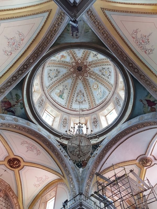 The central dome of the Parish Church of Santa Cruz de Juventino Rosas image. Click for full size.