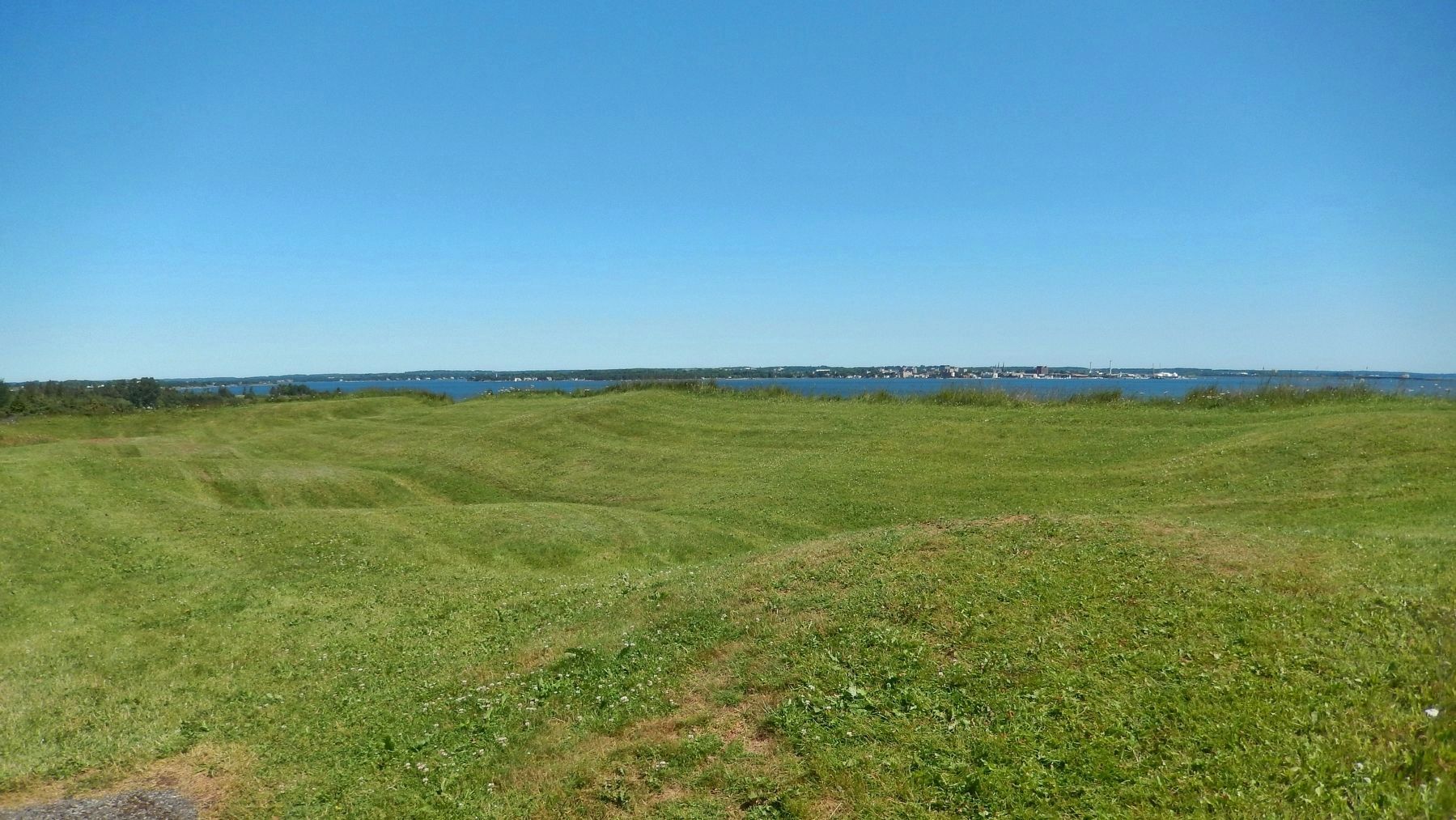 Fort Amherst Site (<i>north of marker / au nord du marqueur</i>) image. Click for full size.
