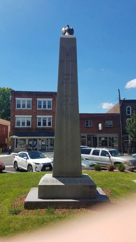 Floyd County War Memorial image. Click for full size.