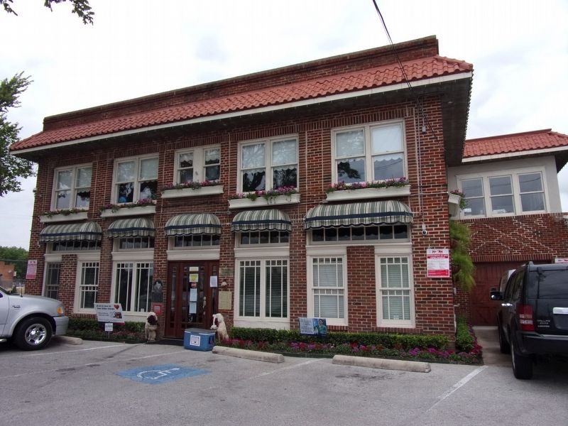 Rutherford Veterinary Hospital image. Click for full size.