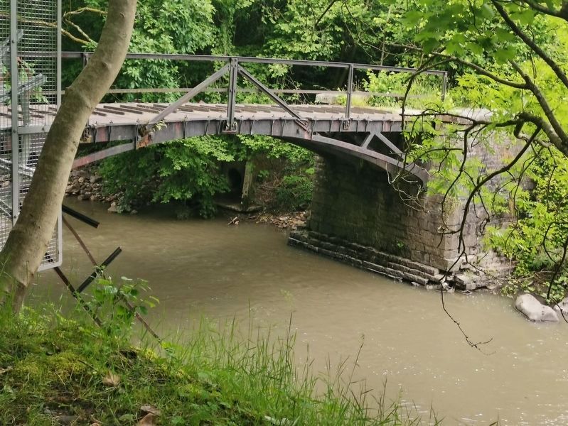 Robertstown Tramroad Bridge/Pont Tramffordd Robertstown image. Click for full size.