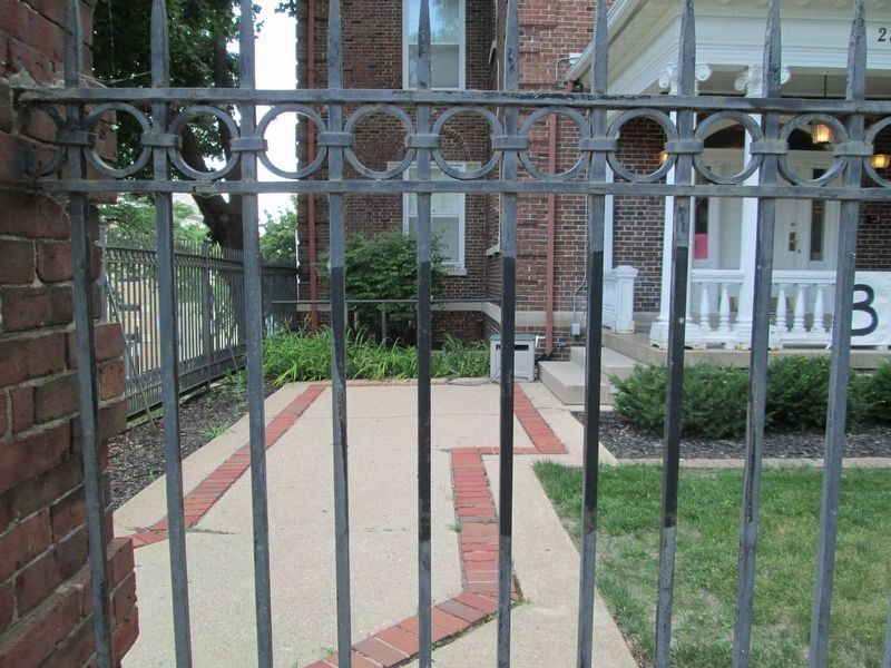 Marker is missing from fence. image. Click for full size.