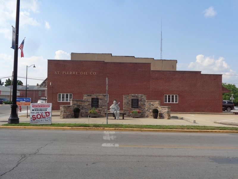 Burl Ives Statue / Jasper County Notables Marker image. Click for full size.