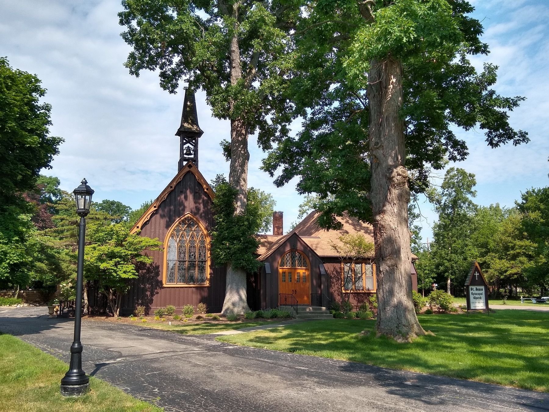 St. James Episcopal Chapel image. Click for full size.