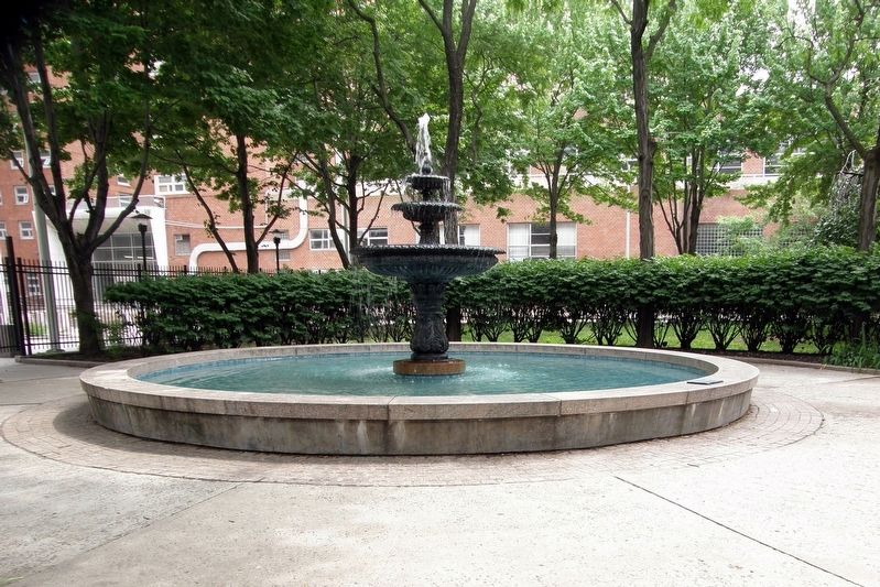 Bellevue Fountain. Click for full size. Bellevue Fountain image. Click for full size.