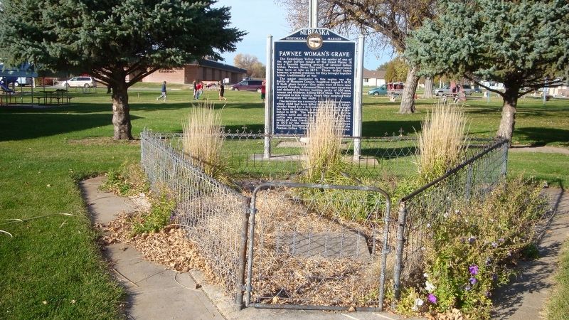 Wide view of Pawnee Woman’s Grave Marker image. Click for full size.