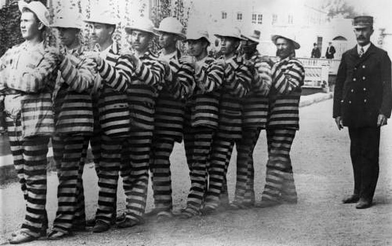 <i>Convicts in line</i> image. Click for full size.