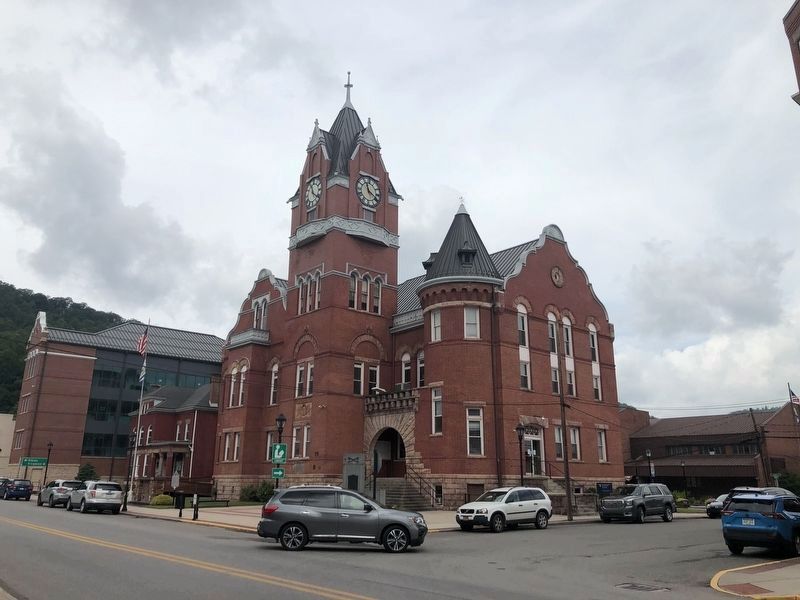 Tucker County Courthouse image. Click for full size.