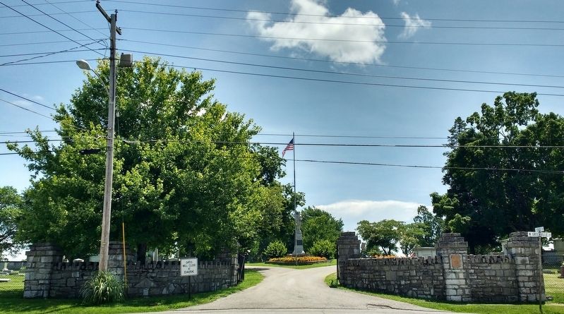 Spring Hill Cemetery Entrance image. Click for full size.