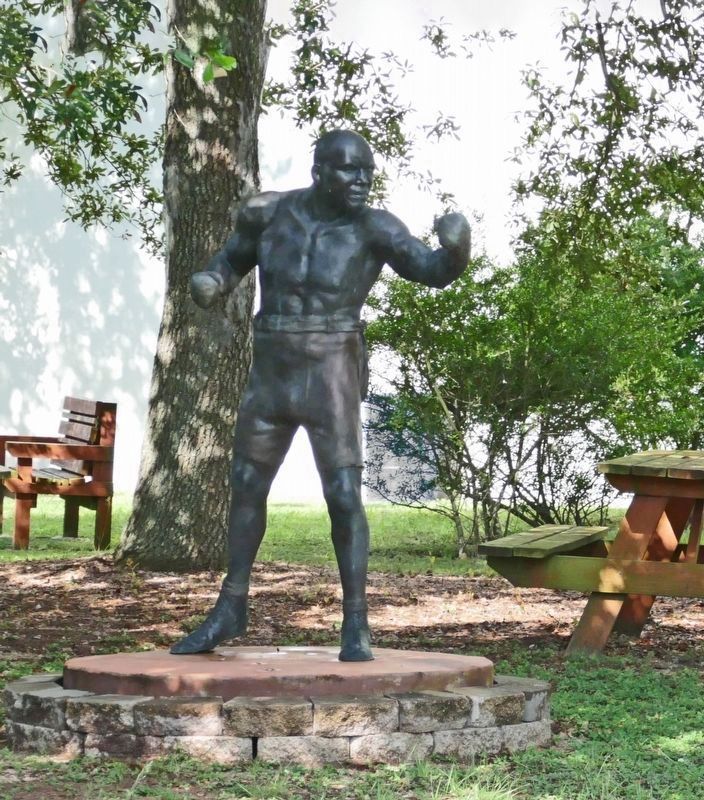 Bronze Statue of Jack Johnson image. Click for full size.