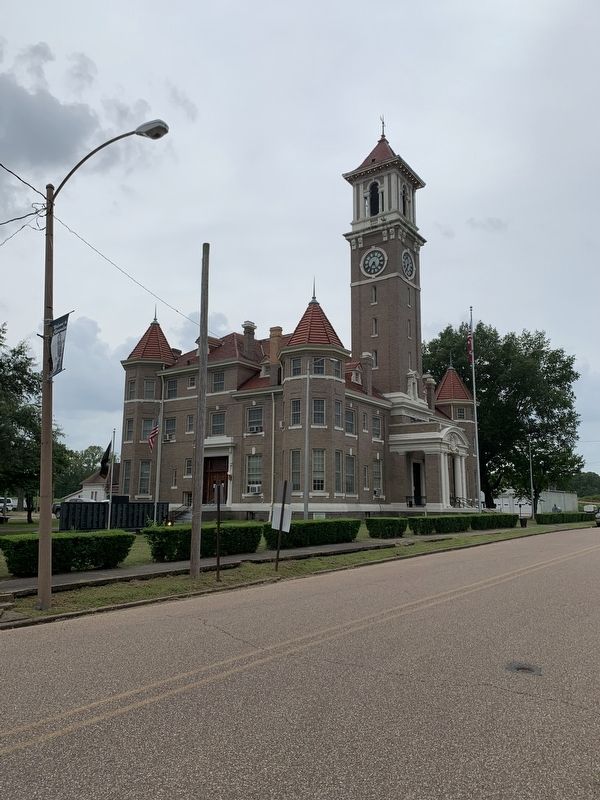 Present Day Monroe County Courthouse image. Click for full size.