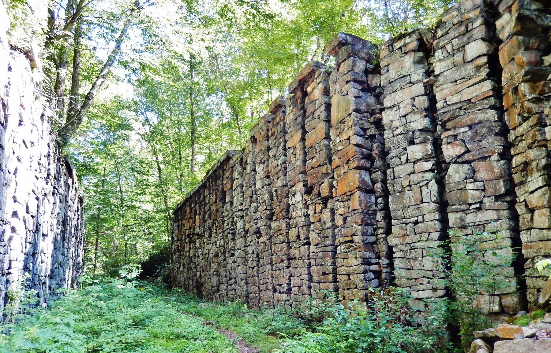 Lehigh Canal Lock 22 Ruins image. Click for full size.