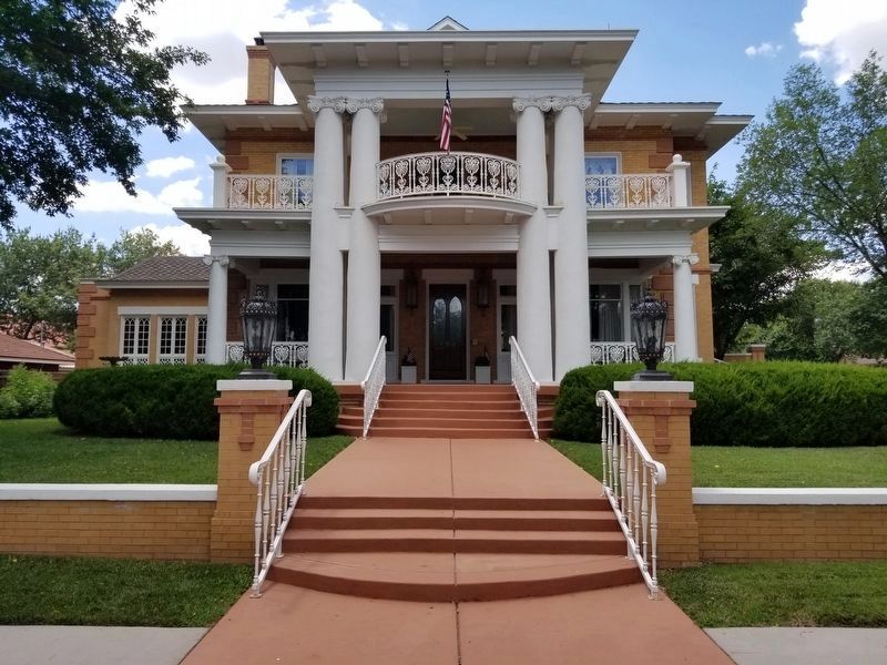 Jones Mansion main entrance image. Click for full size.