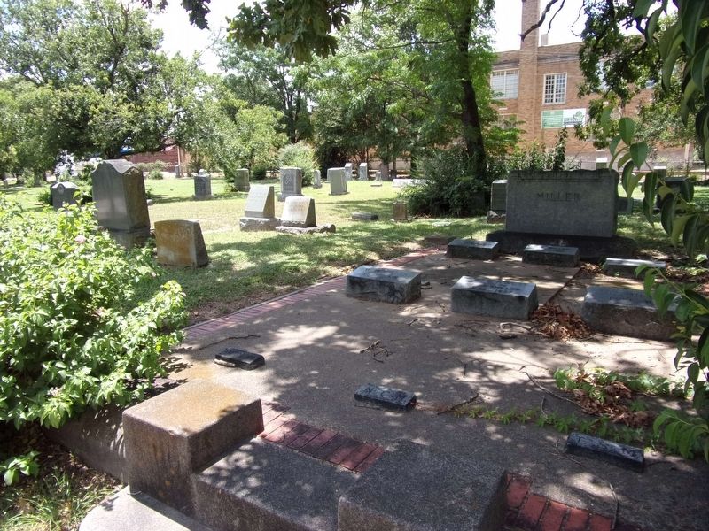Oak Cliff Cemetery. Click for full size. Oak Cliff Cemetery image. Click for full size.