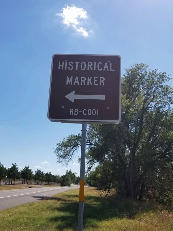 An additional sign showing the marker's location image. Click for full size.