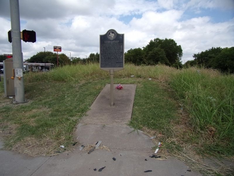 El Camposanto de Cemento Grande de la Compania Trinity Portland Marker. Click for full size. El Camposanto de Cemento Grande de la Compania Trinity Portland Marker image. Click for full size.