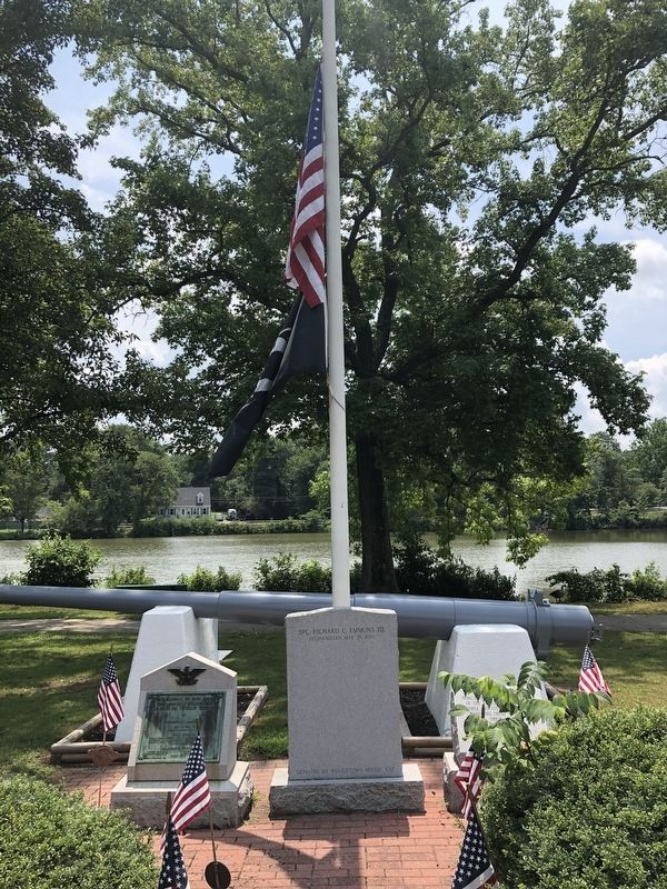 Veterans Memorials Display image. Click for full size.