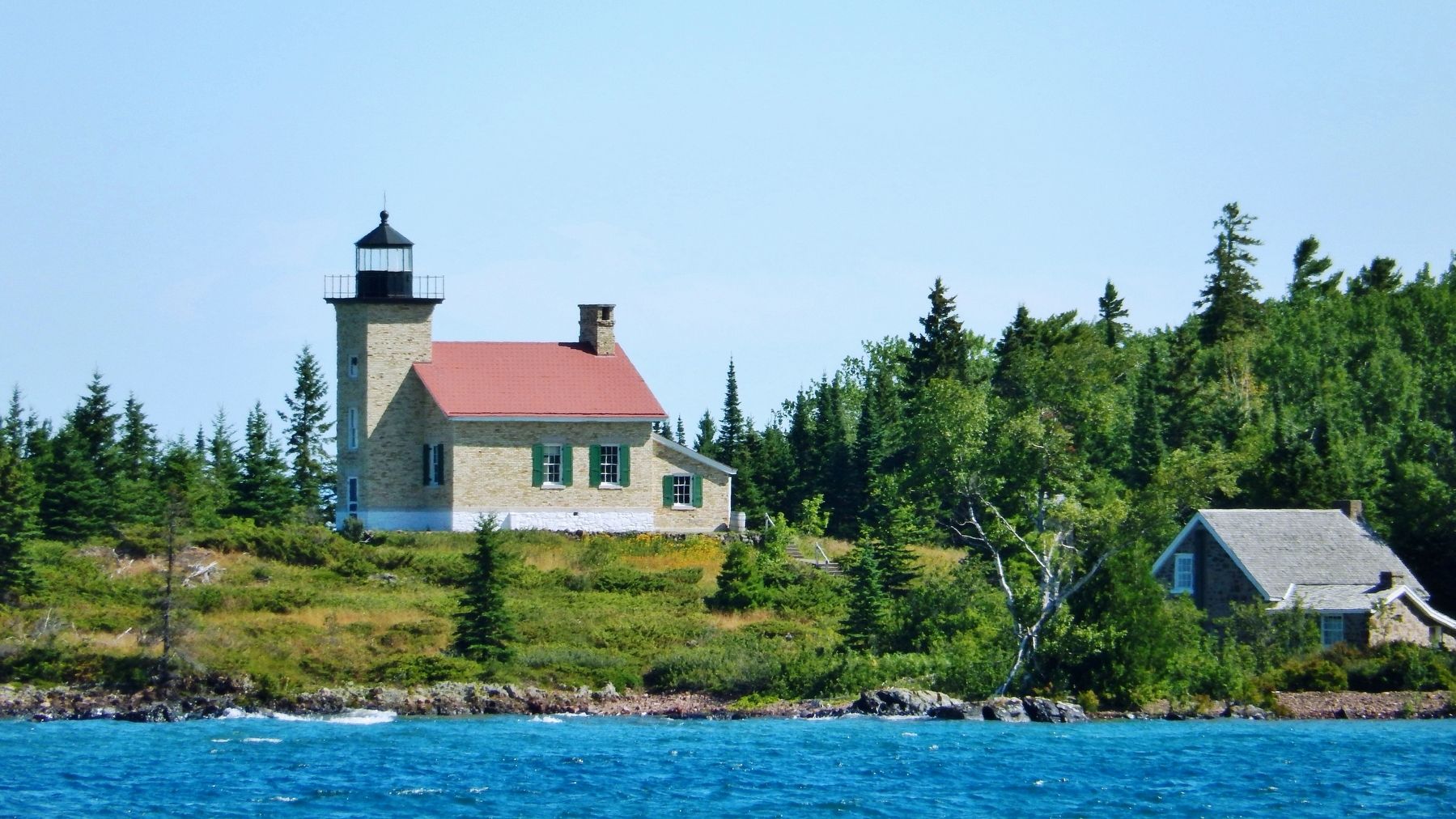 Copper Harbor Lighthouse image. Click for full size.