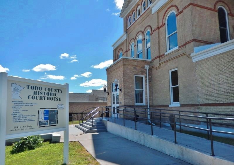 Todd County Courthouse (<i>ground-level entrance</i>) image. Click for full size.