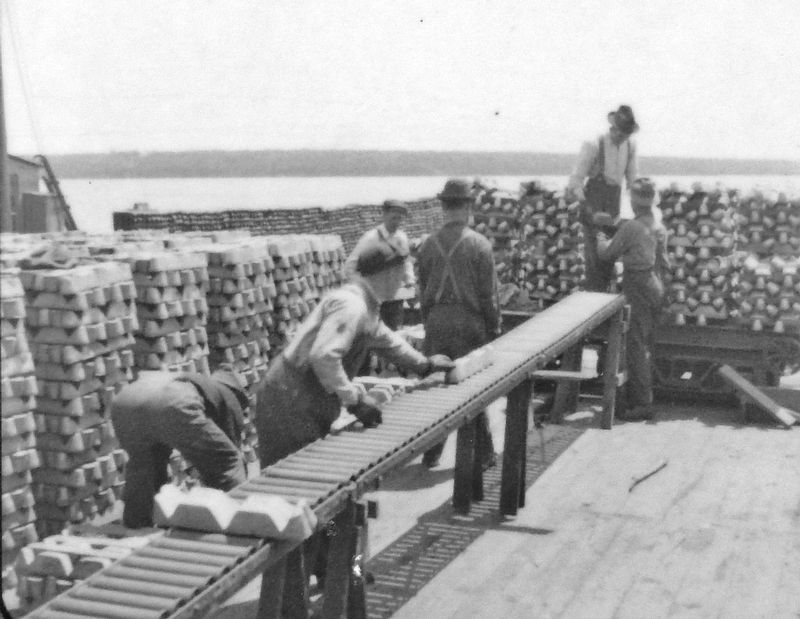 Marker detail: Men unloading copper, 1915 image. Click for full size.