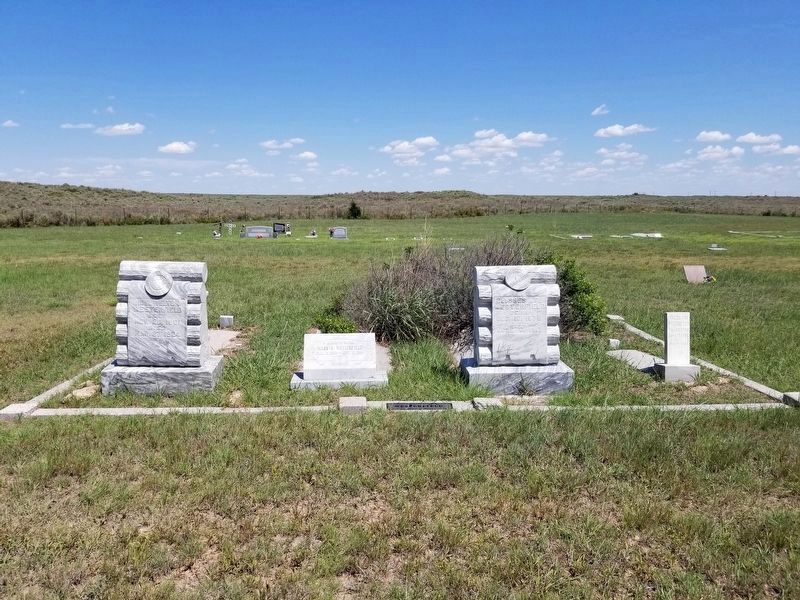 Glazier Cemetery. Click for full size. Glazier Cemetery image. Click for full size.