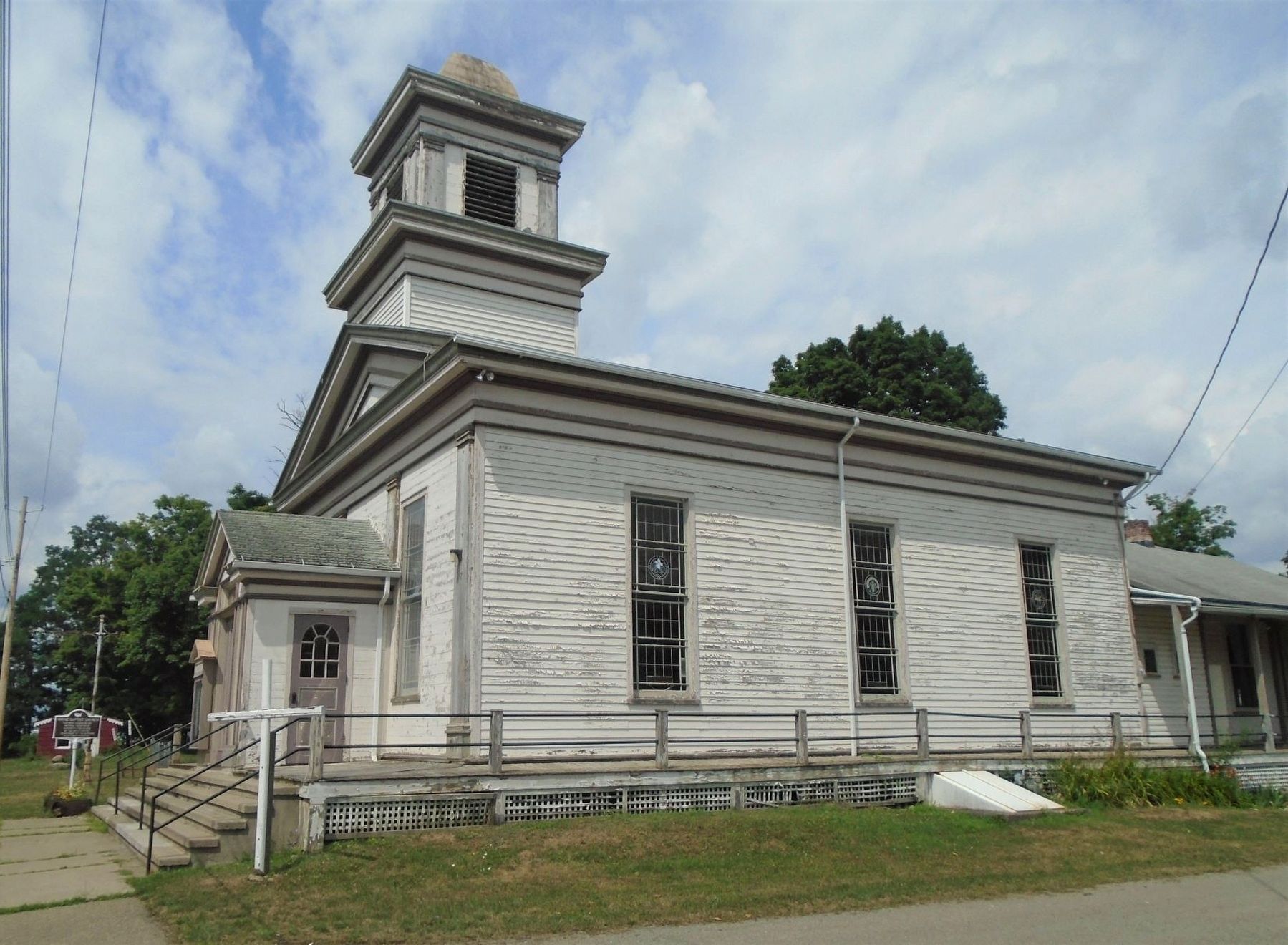 Wayne Baptist Church and Marker image. Click for full size.