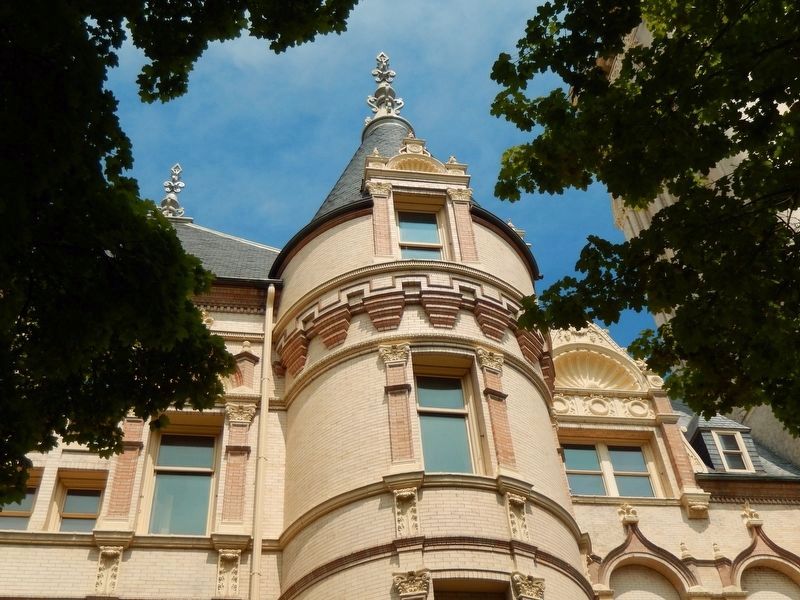 Spokane County Courthouse (<i>turret and window detail</i>) image. Click for full size.