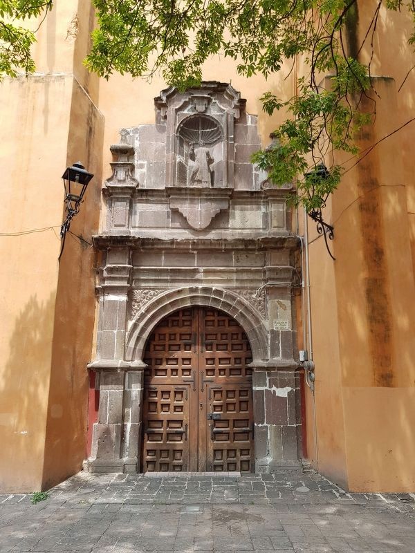 Templo de San Juan de Dios additional entryway image. Click for full size.