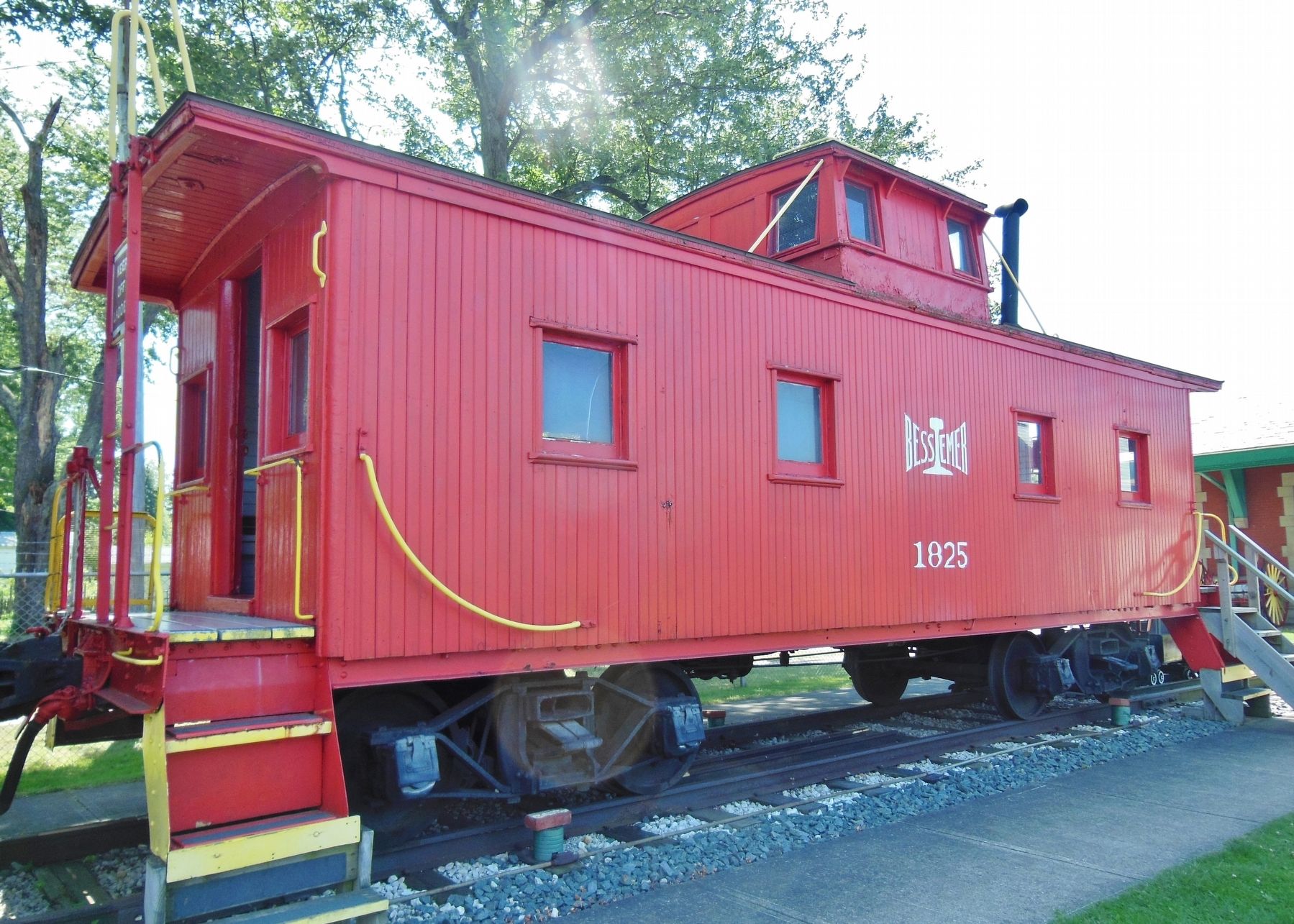Bessemer and Lake Erie Railroad Caboose #1825 image. Click for full size.