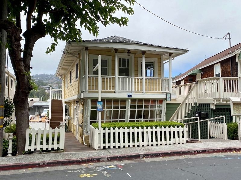 1906 Arks Victorian Influence Building image. Click for full size.