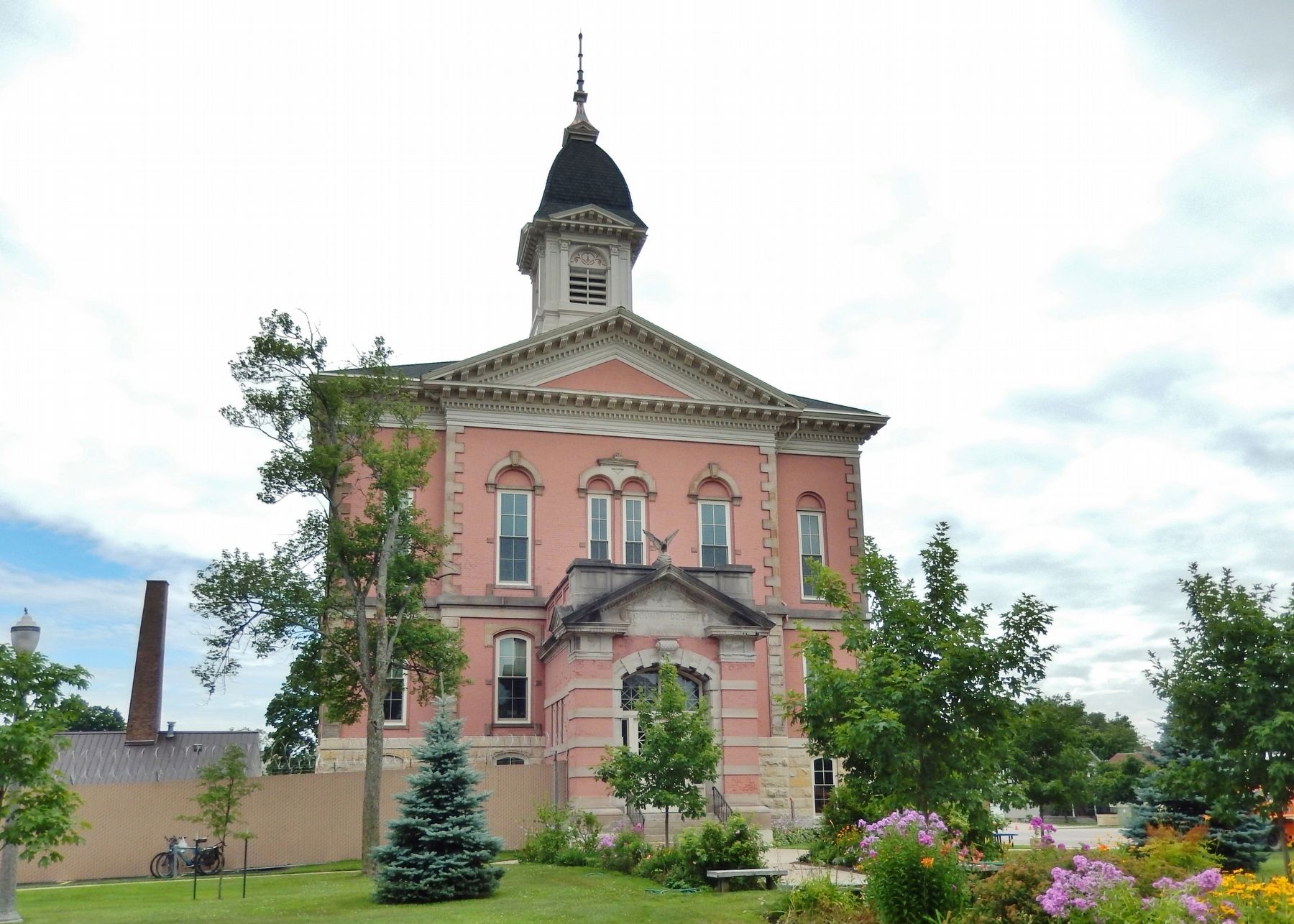 Menominee County Courthouse image. Click for full size.
