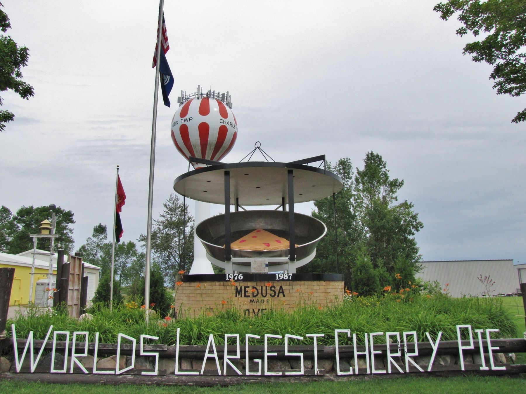 Charlevoix's World's Largest Cherry Pie, "Oven" & Pie Tin image. Click for full size.