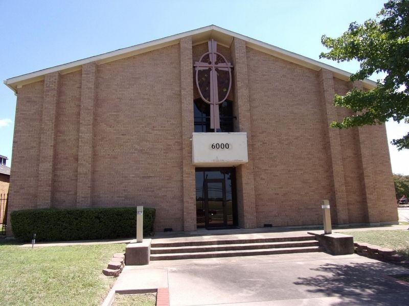 Oak Cliff Presbyterian Church image. Click for full size.