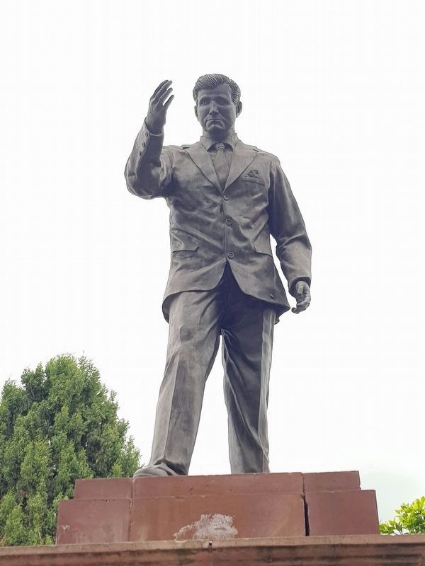 Felipe Carrillo Puerto Statue image. Click for full size.