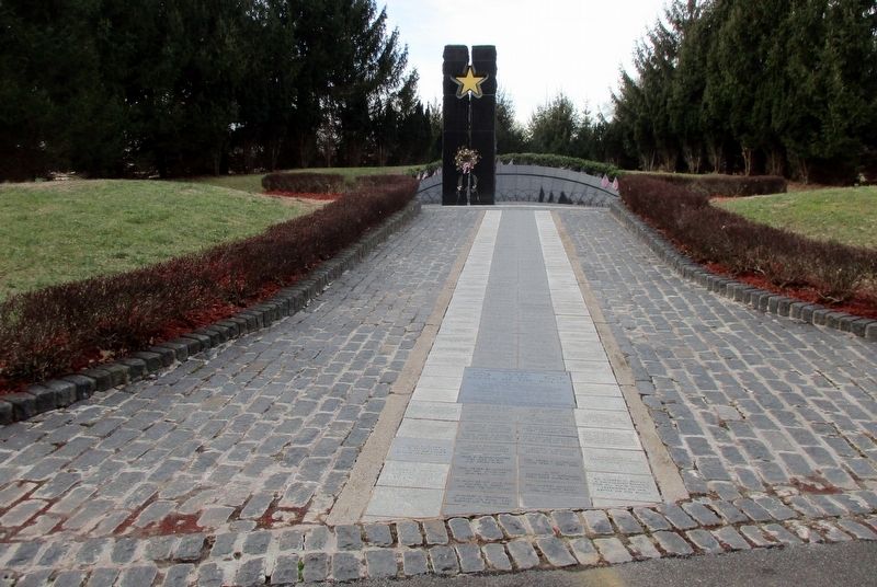 Battle of the Bulge Memorial Plaza image. Click for full size.