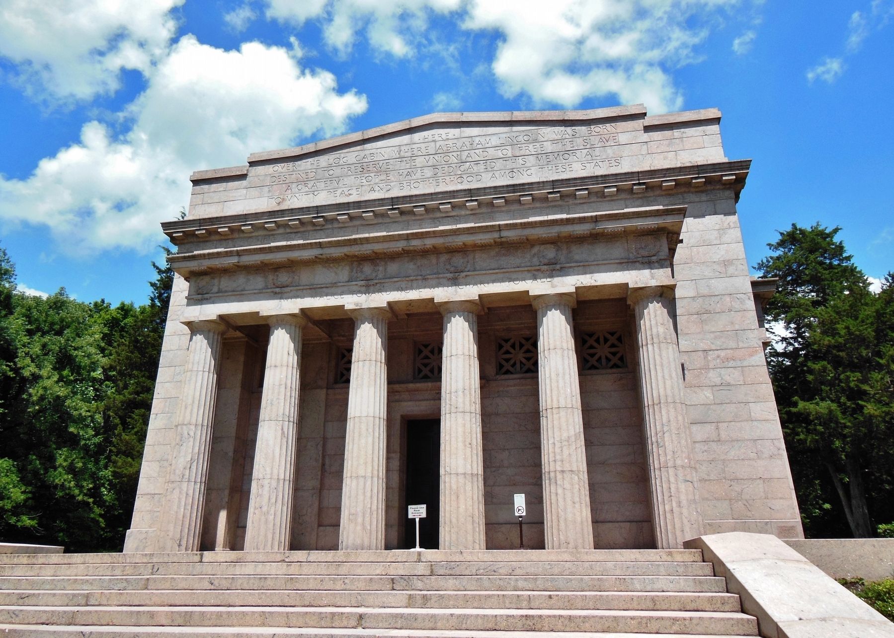 Lincoln Birthplace Memorial Building image. Click for full size.