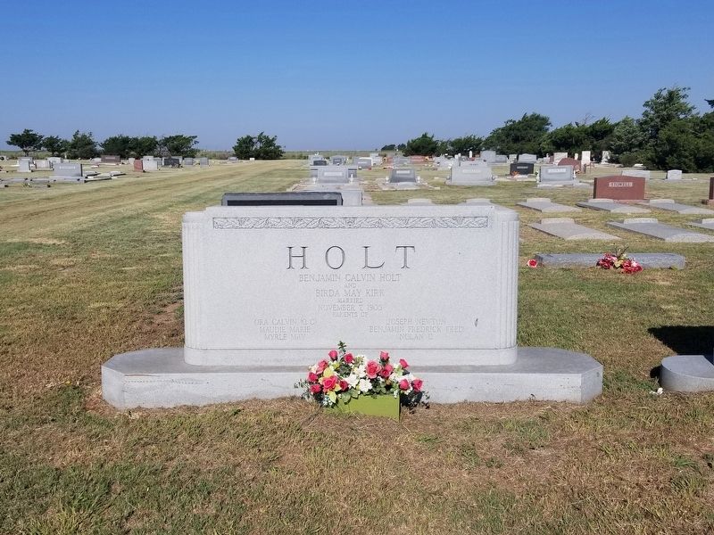 Holt grave marker image. Click for full size.