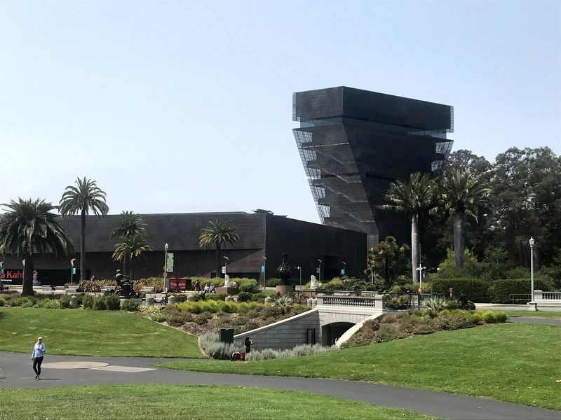 The de Young Museum in Golden Gate Park image. Click for full size.
