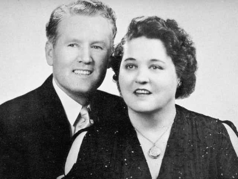 Vernon and Gladys Presley image. Click for full size.