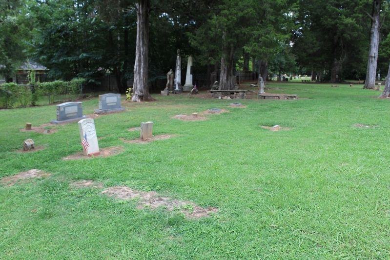 Courtland Cemetery - Grave of Union soldier in foreground. image. Click for full size.