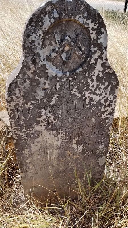 Tombstone of Rubin Smith with upside down Masonic symbol image. Click for full size.
