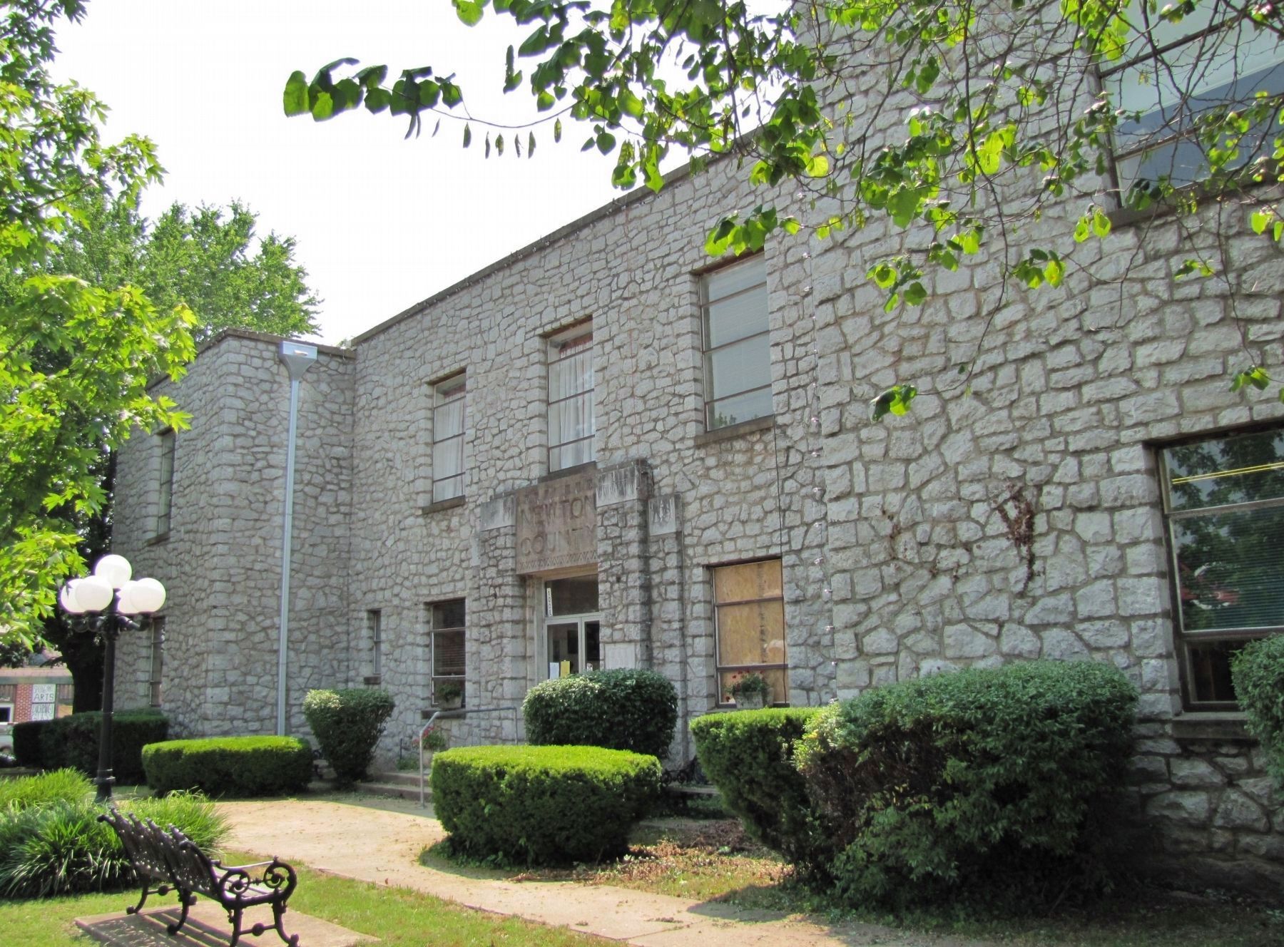 Newton County Courthouse (<i>northwest corner</i>) image. Click for full size.