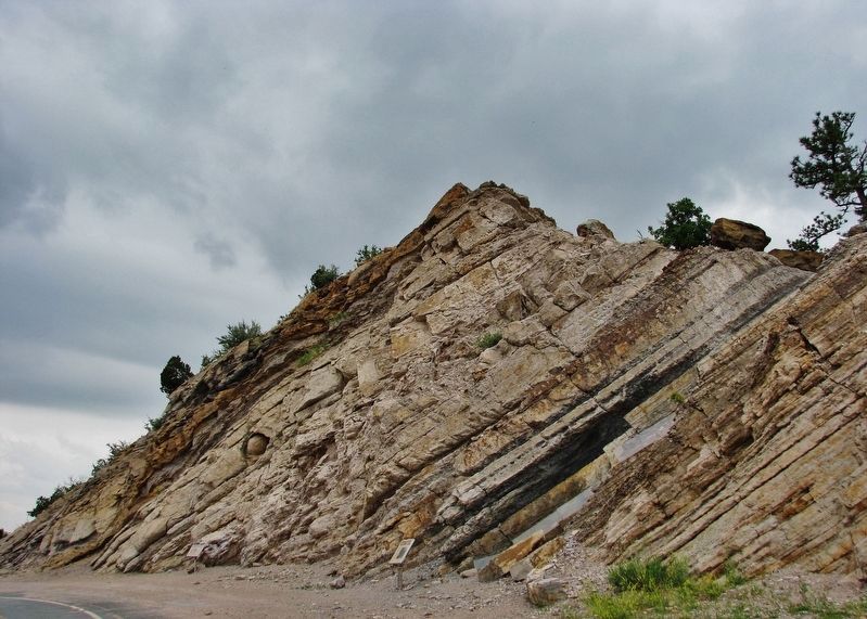 Dinosaur Ridge Rock Strata image. Click for full size.