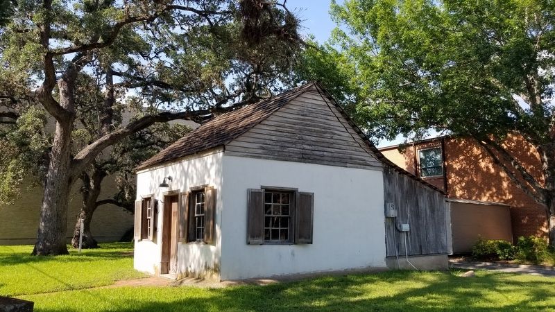 Side view of the Los Nogales house. Click for full size. Side view of the Los Nogales house image. Click for full size.