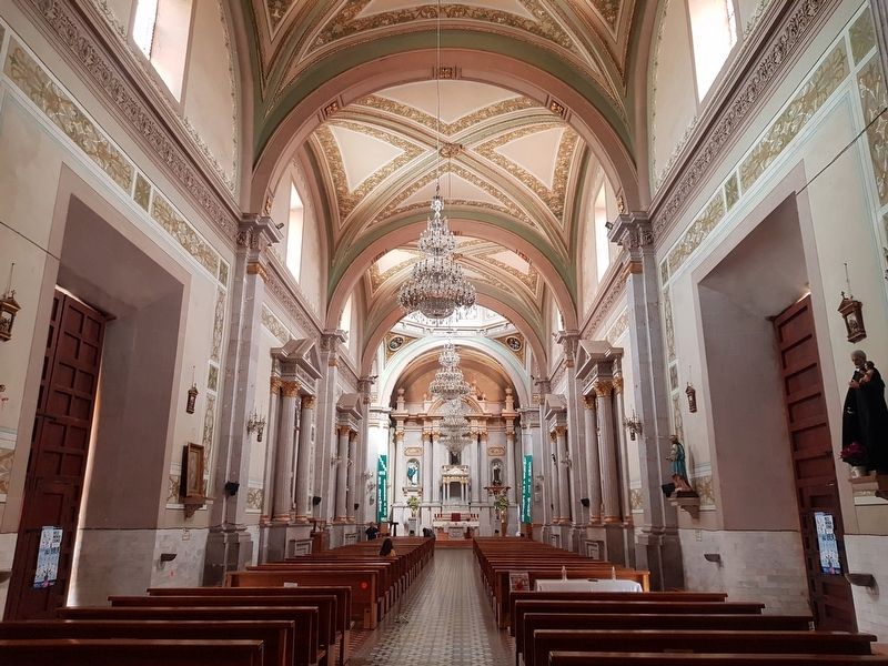 An interior view of the San Francisco de As�s Church of P�njamo image. Click for full size.