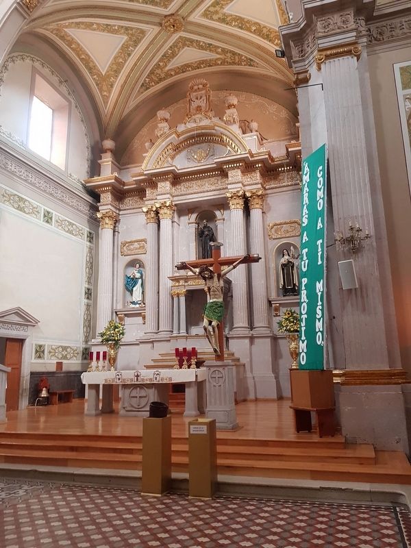The altar of the San Francisco de Ass Church of Pnjamo image. Click for full size.