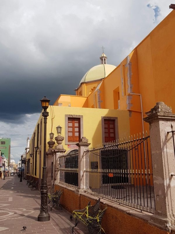 An additional view of the exterior of the San Francisco de As�s Church of P�njamo image. Click for full size.